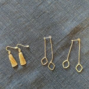 2 pairs of silver earrings